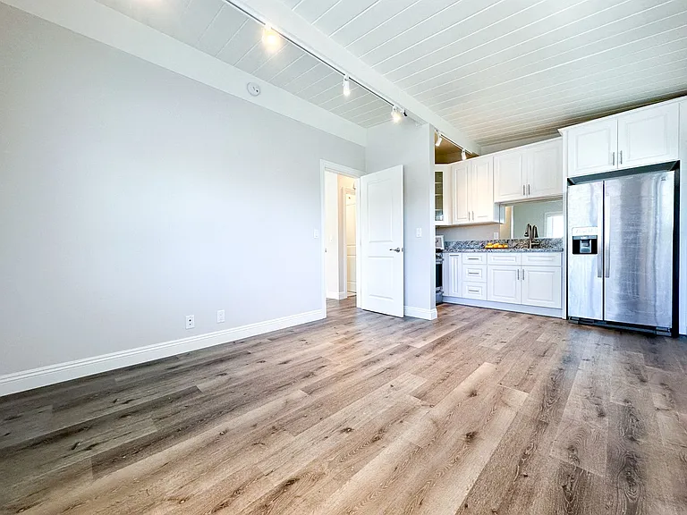 326 N 2nd St — Photo 4