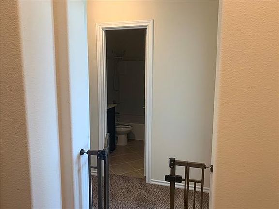 5th image of 440 Sandhurst Dr