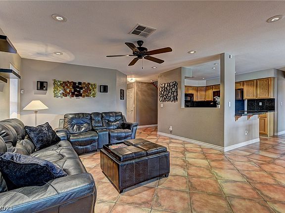 4th image of 7916 Villa Finestra Dr