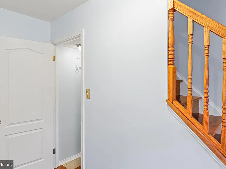 2053 Mayflower Dr — Photo 33