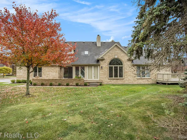 16905 Boulder Way, Macomb, MI 48042