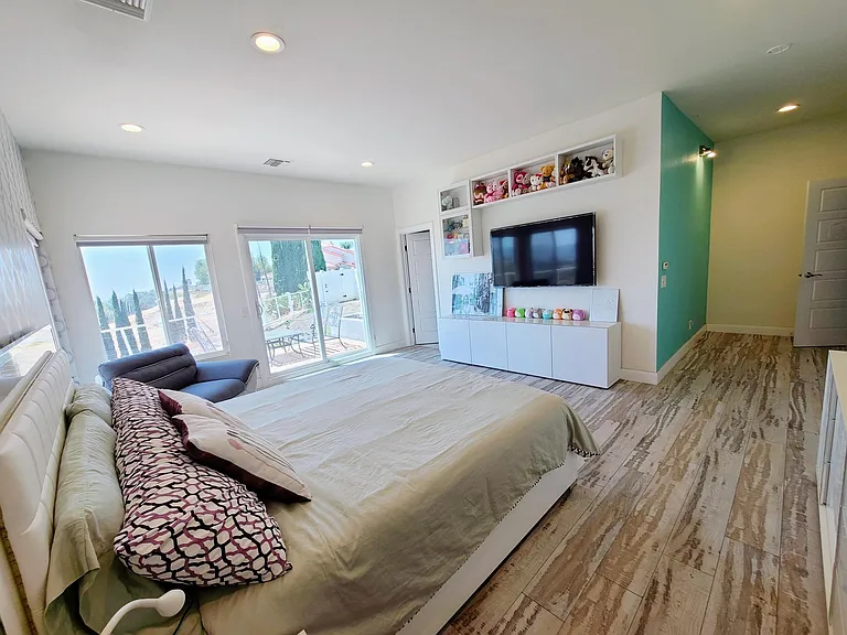 19044 Summit Ridge Dr — Photo 30