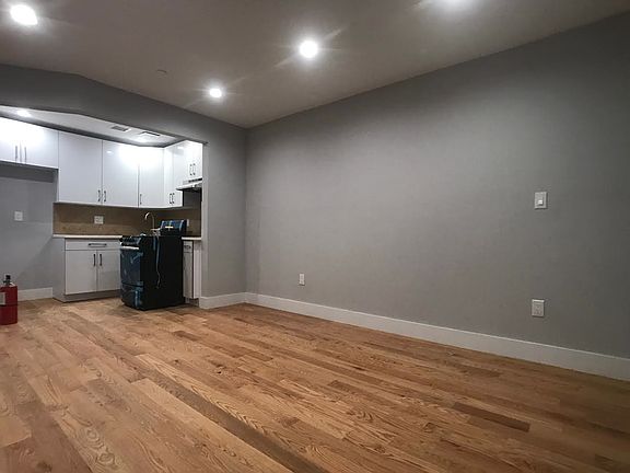 5th image of 271 Clifton Pl #A3