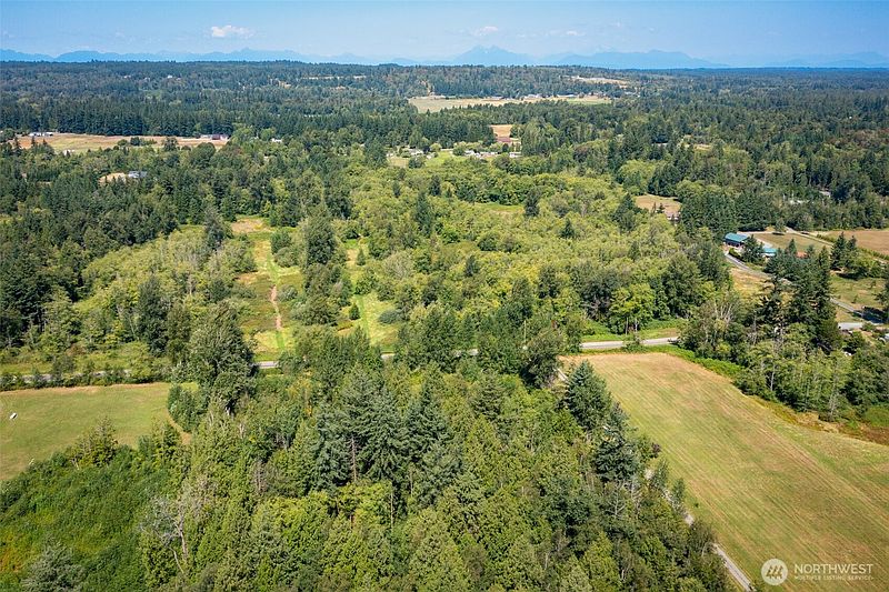 4th image of 3118 Loomis Trail Road