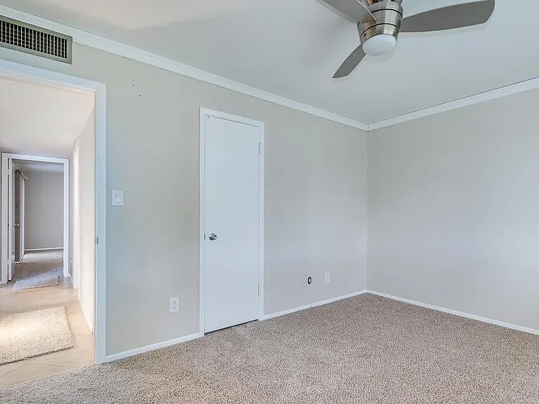2439 E Del Rio Dr — Photo 22