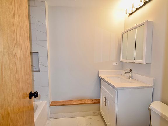 5th image of 2027 W Farragut Ave #B