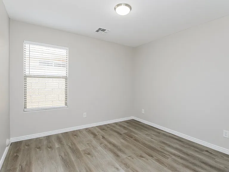 475 W Holstein Trl — Photo 10
