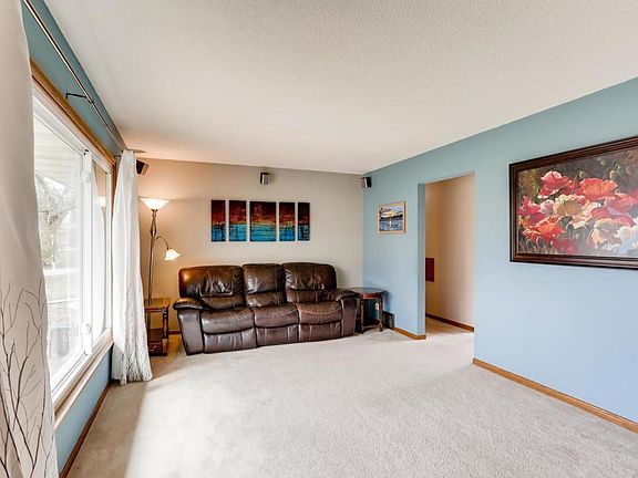5th image of 991 Pandora Dr NE