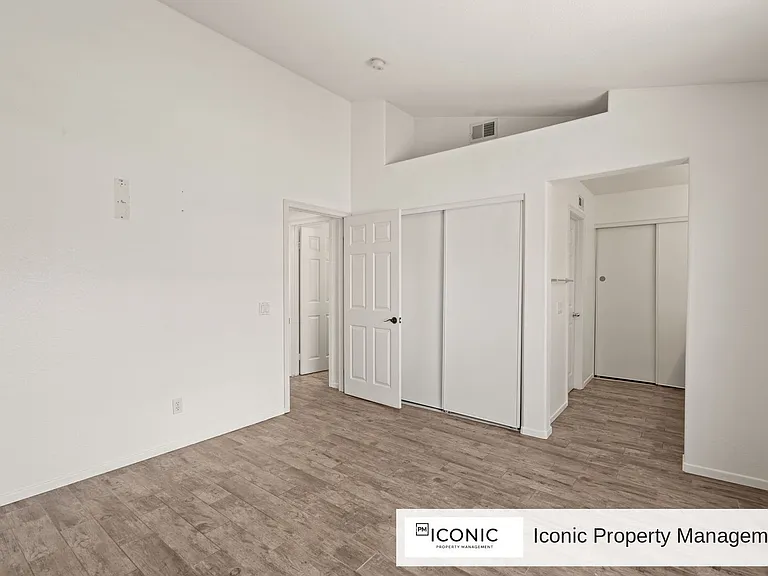 10806 Westonhill Dr — Photo 28