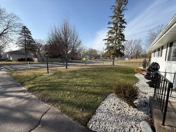 4654 Boone Ave N, New Hope, MN 55428