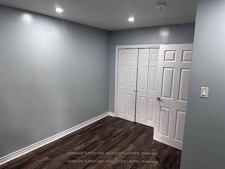 10 Aloma Cres — Photo 19