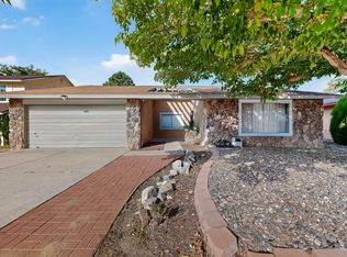 5805 Chimayo Dr NW, Albuquerque, NM 87120