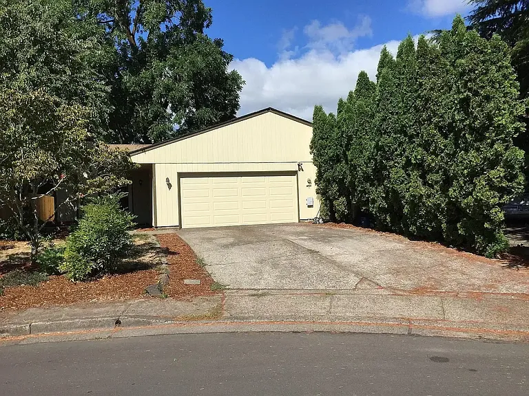 2042 NW Arthur Pl — Photo 2