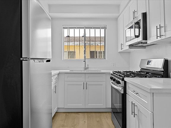 5th image of 1441 S Hayworth Ave APT 7
