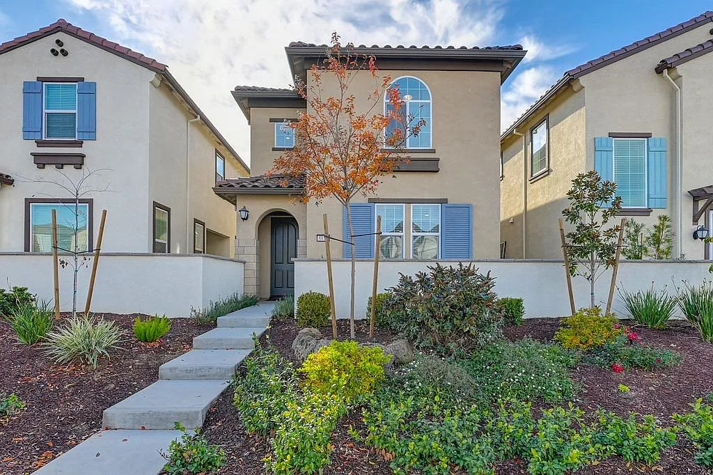 8815 Crimson Ridge Way photo 1
