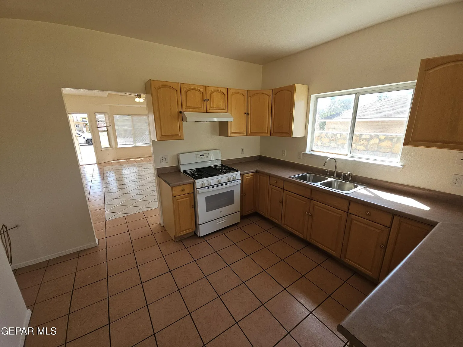 3 bed, 2.0 bath, 1242 sqft, $1,200 — Photo 3