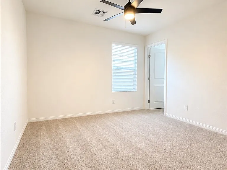 8038 Minavalle Ave — Photo 12
