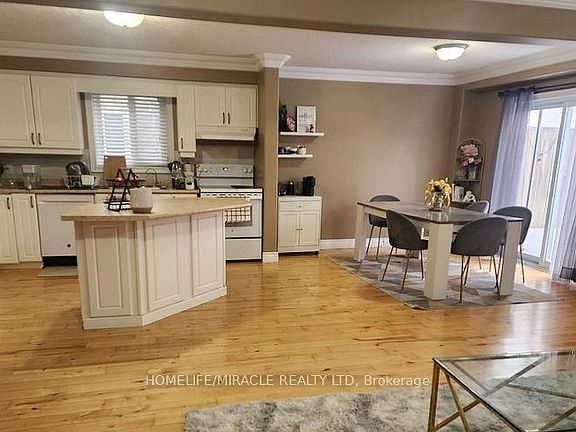 4th image of 388 Thomas Slee Dr