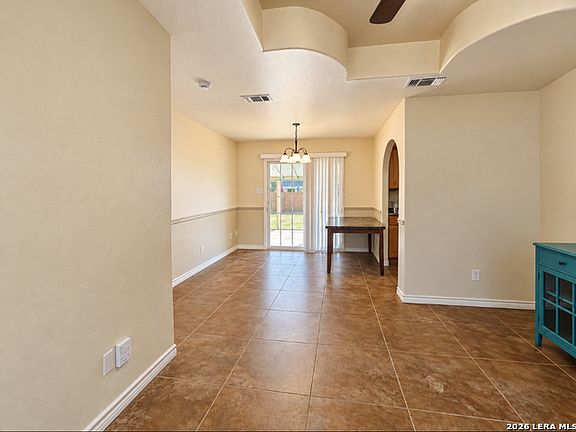 4th image of 2152 Pershing Cir