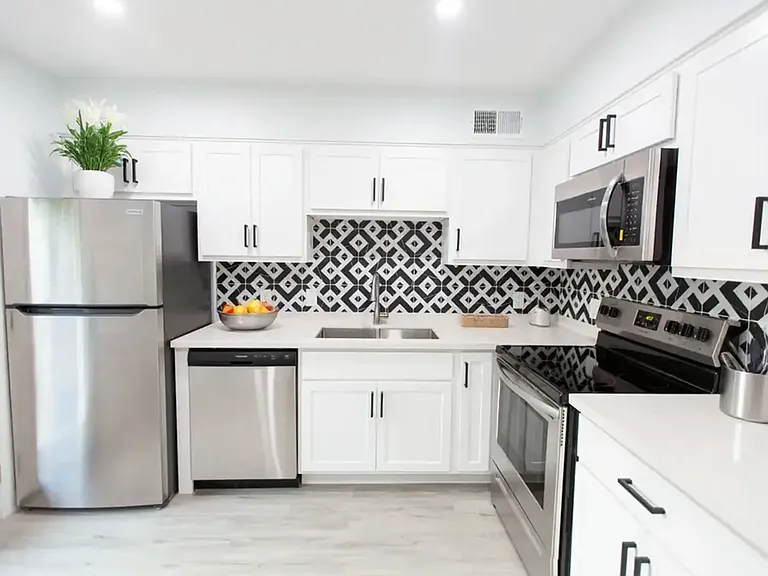 2302 N 29th Pl — Photo 24