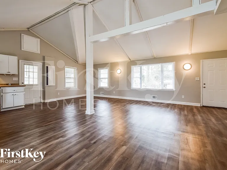 3217 Sandusky Dr — Photo 3