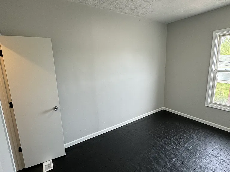 3860 E 72nd St #3 — Photo 16