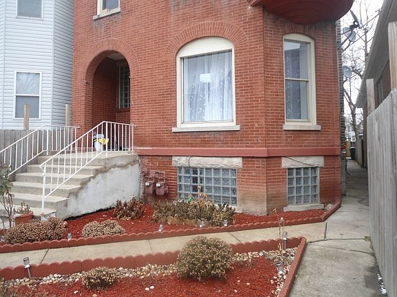 3rd image of 729 N Laramie Ave