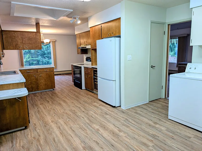 2575 Yew Street Rd — Photo 27