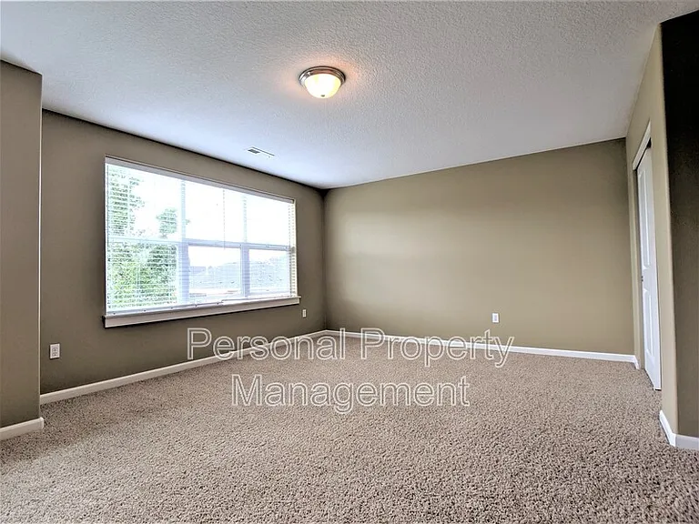 10405 NE 98th Ave — Photo 24