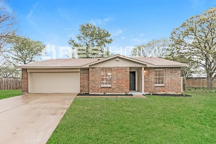 913 Pepperidge Ct — Photo 2