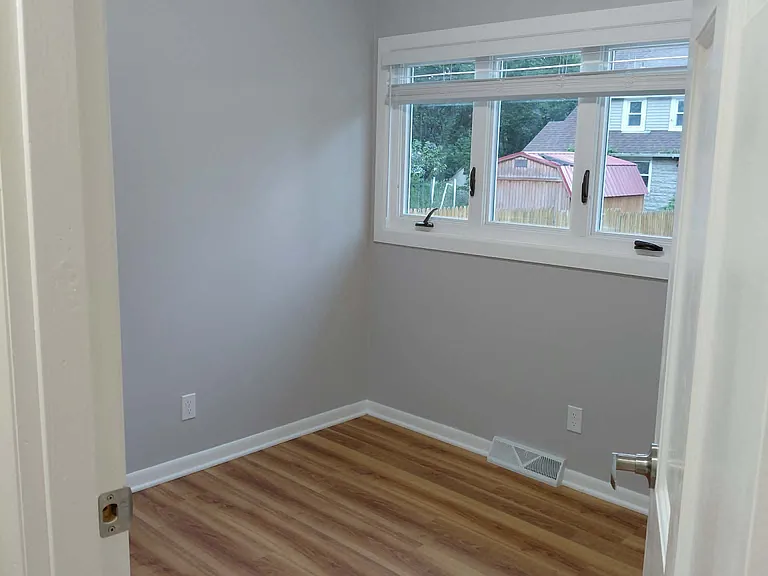 111 Randall Ave — Photo 18