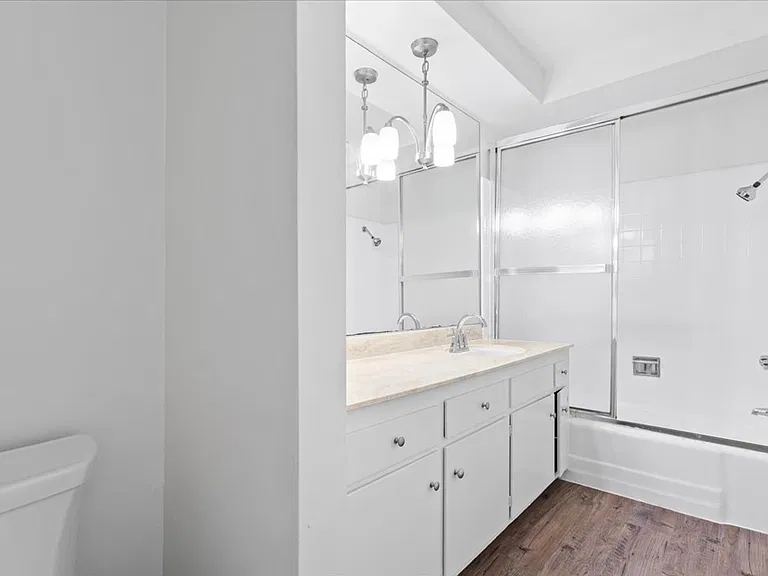 1621 Veteran Ave — Photo 13