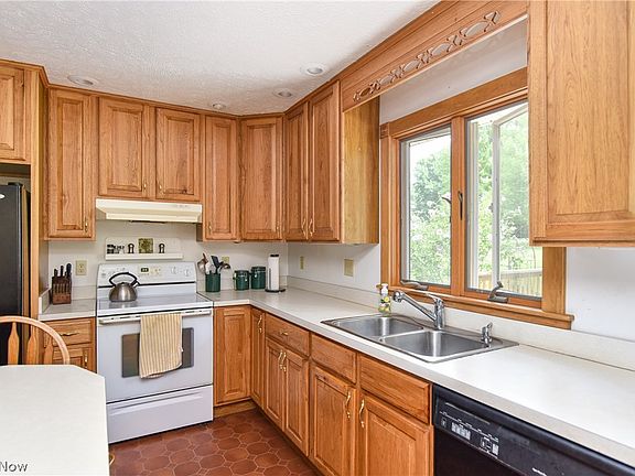 3rd image of 1308 Westview Dr