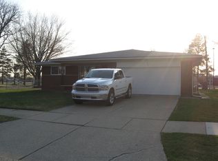 31701 Sankuer Dr, Warren, MI