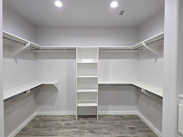 laredo-texas-447524060 picture