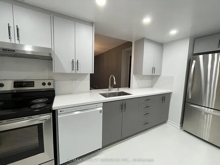 5785 Yonge St #207 — Photo 8