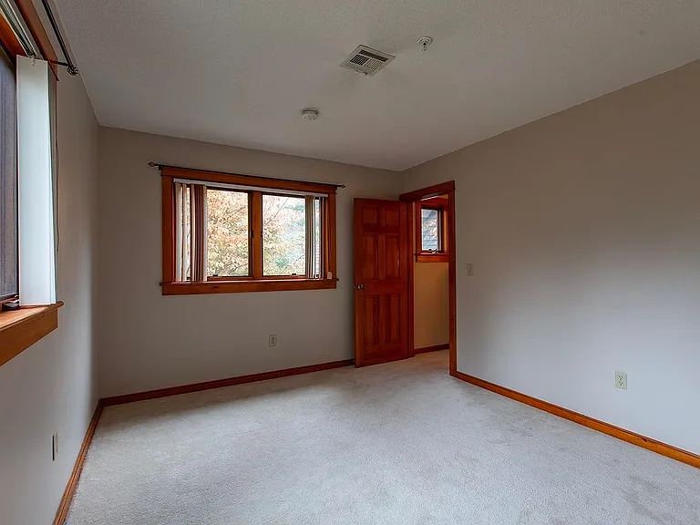 33 Clearwater Dr — Photo 7
