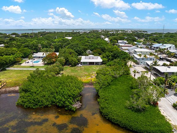 2nd image of 120 Coco Plum Rd S