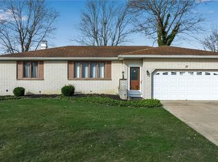 70 Creekview Dr, West Seneca, NY 14224