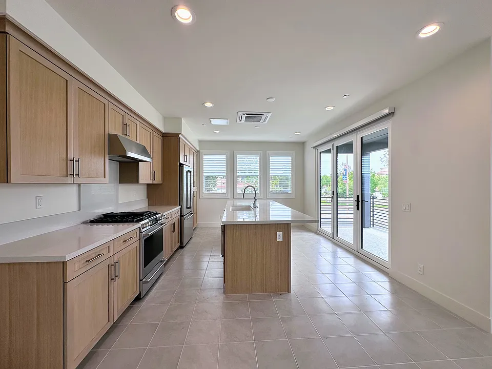 19071 Main St #101
