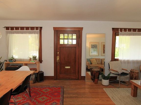 3rd image of 1051 E Barbara Pl