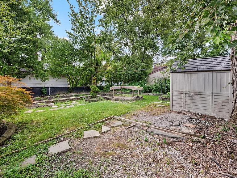 1674 Eaton Rd — Photo 4