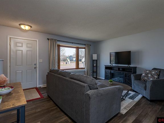 3rd image of 204 Heron Dr