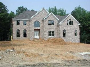 4 Ladzinski Ct, Monroe Township, NJ 08831