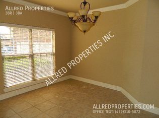 6207 S 36th St, Rogers, AR 72758