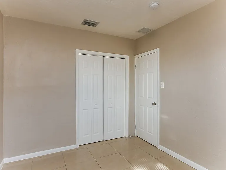 2323 NW 12th Ct — Photo 8