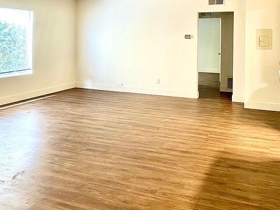 2nd image of 2456 Arizona Ave APT 2