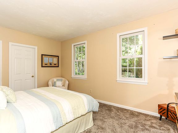 5th image of 305 Lovells Ln
