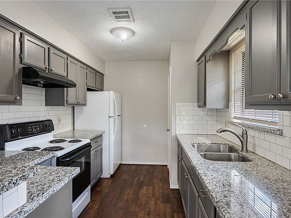 4th image of 1003 E 24th St