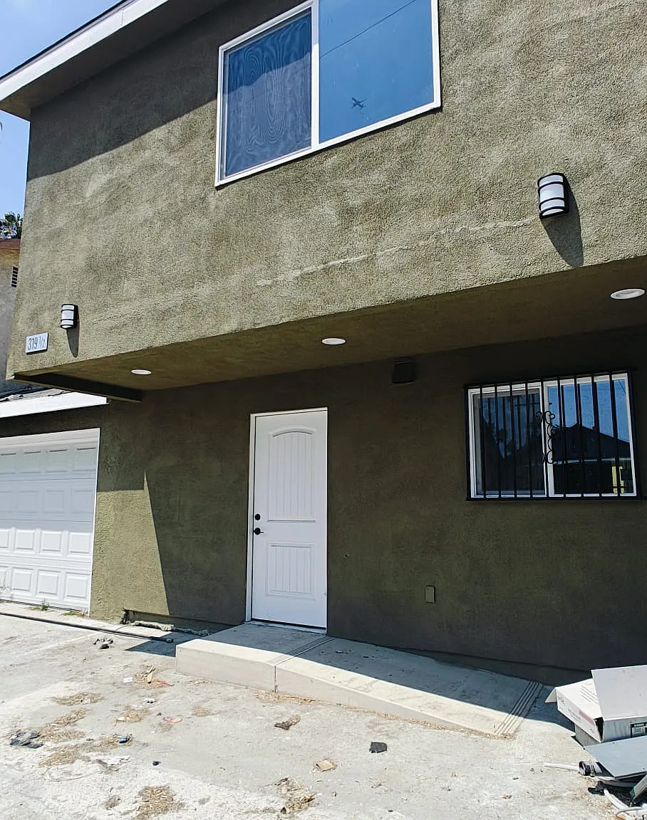 3 bed, 900 sqft, $3,550 — Photo 3